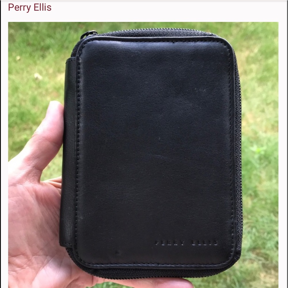 Perry Ellis zip around wallet